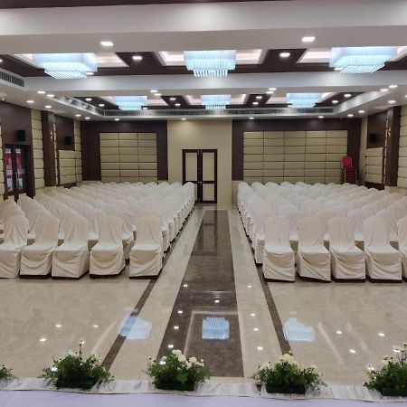 Sri Ram Hotel Tirunelveli Exterior photo