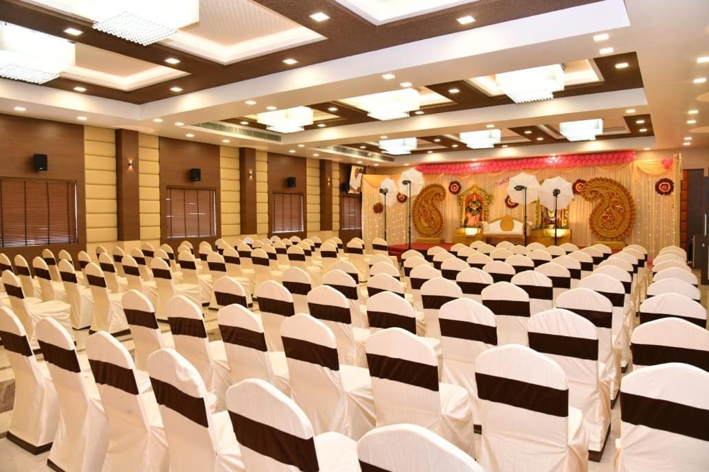 Sri Ram Hotel Tirunelveli Exterior photo